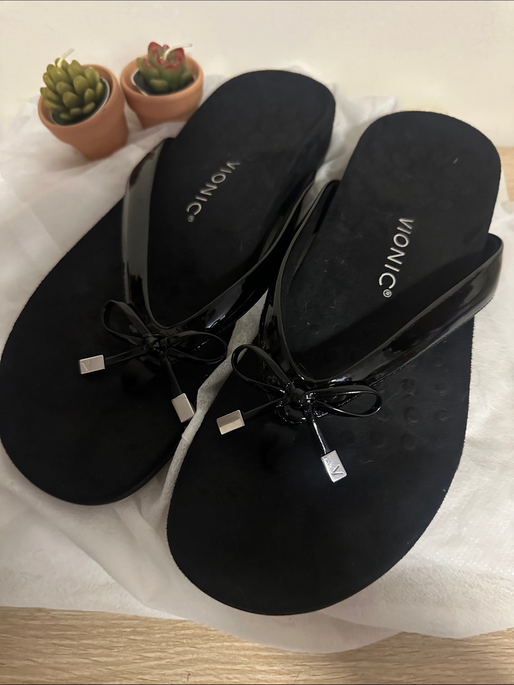 Vionic Bella II Black Patent Orthotic Bow Sandals Size 11 EUC